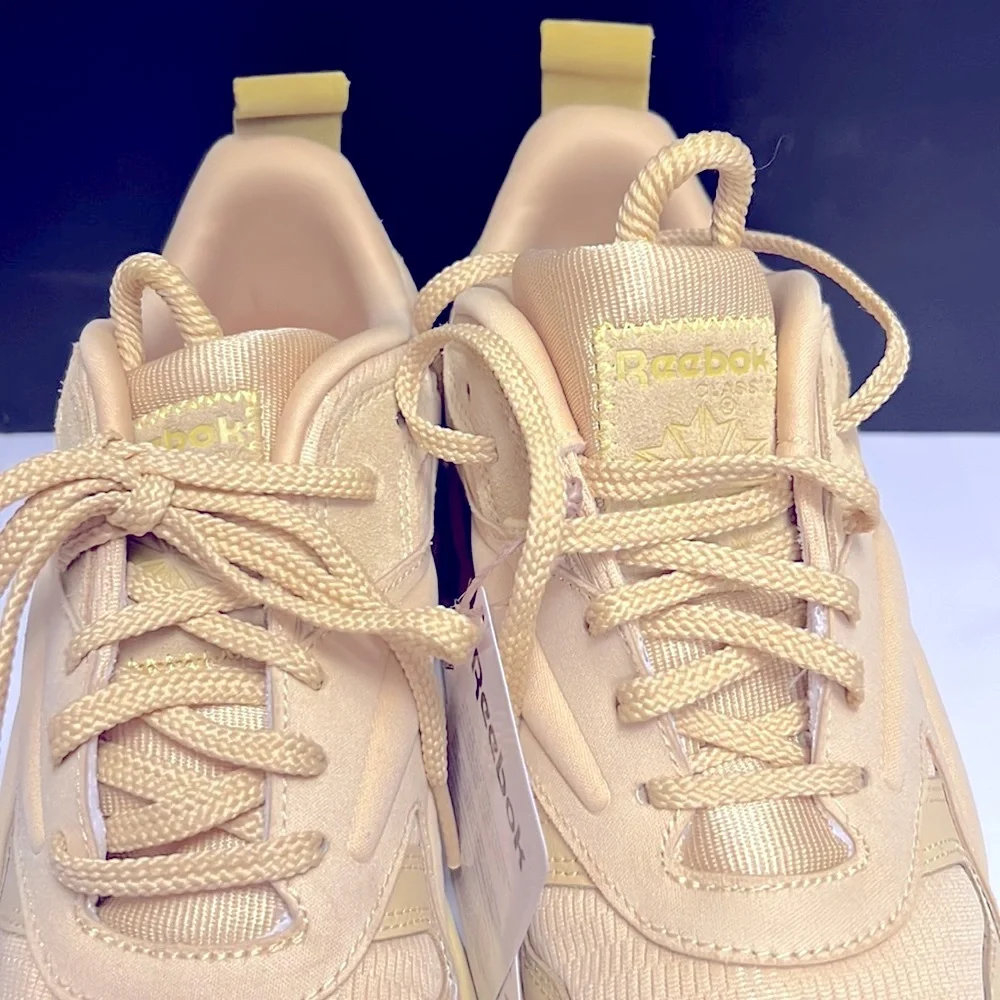 Cardi B Reebok size 6 fits women’s size 7.5